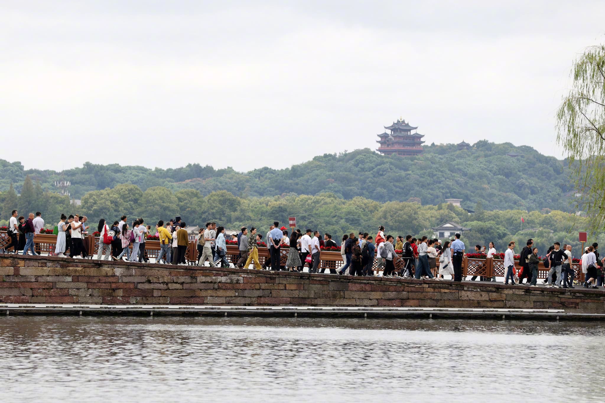 China's Mass Migration: Record 330 Million People on the Move During National Day Holiday