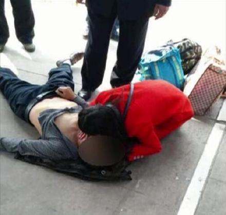 Chengdu Women Save Man's Life with CPR, Sparking Massive Response on Chinese Social Media