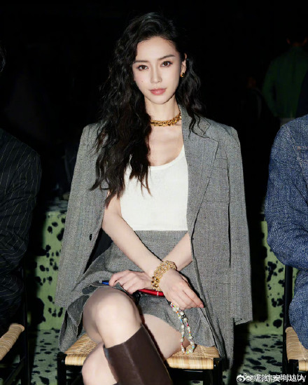 Angelababy got three moles