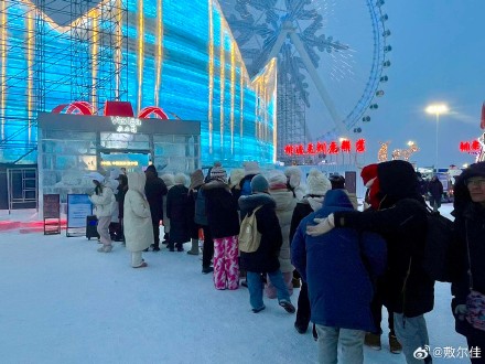 Frozen Watermelon Show in Harbin: A Unique Winter Experience