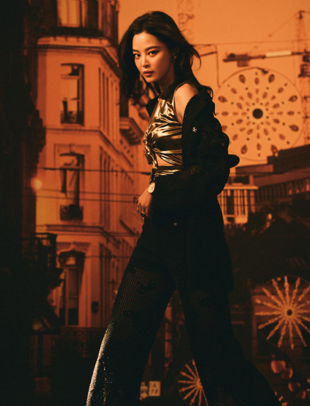 Gold Embroidered Off-the-Shoulder Top Takes Weibo by Storm