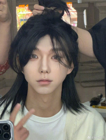 Explosive Makeovers Shake Up Chinese Entertainment Industry