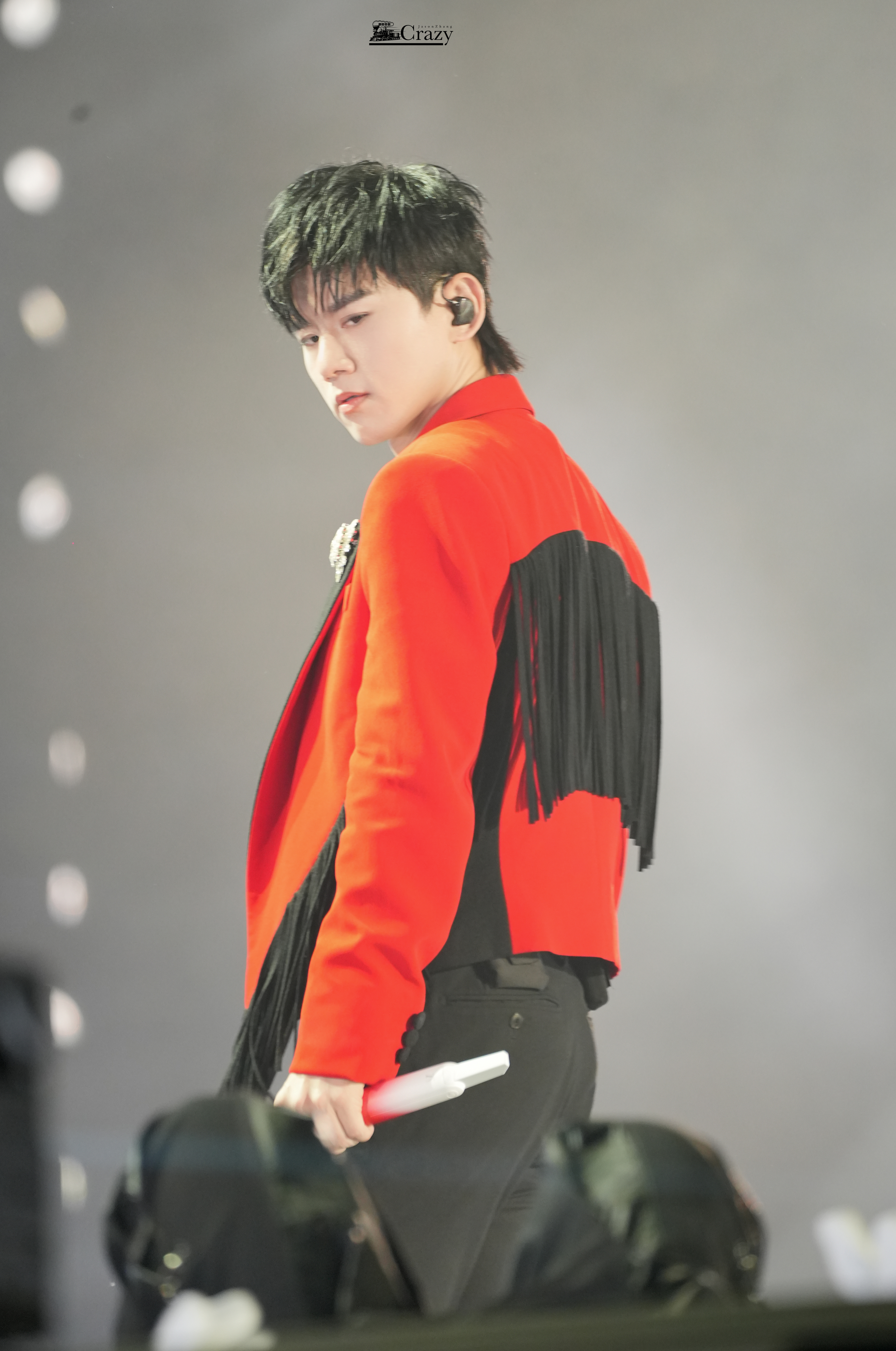 Zhang Jie's New Microphone and Nationwide Tour Spark Excitement in China