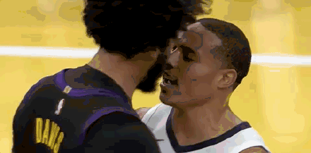Lakers vs Grizzlies Game Ignites Heated Debate on Weibo