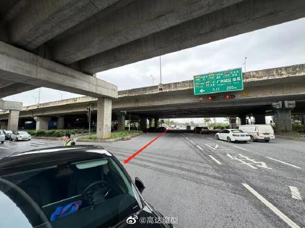 The traffic environment in Guangzhou.