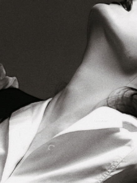 Dilireba Graces Cover of New Vision's Wonderland Issue, Fans Go Wild Over Collectible Postcards
