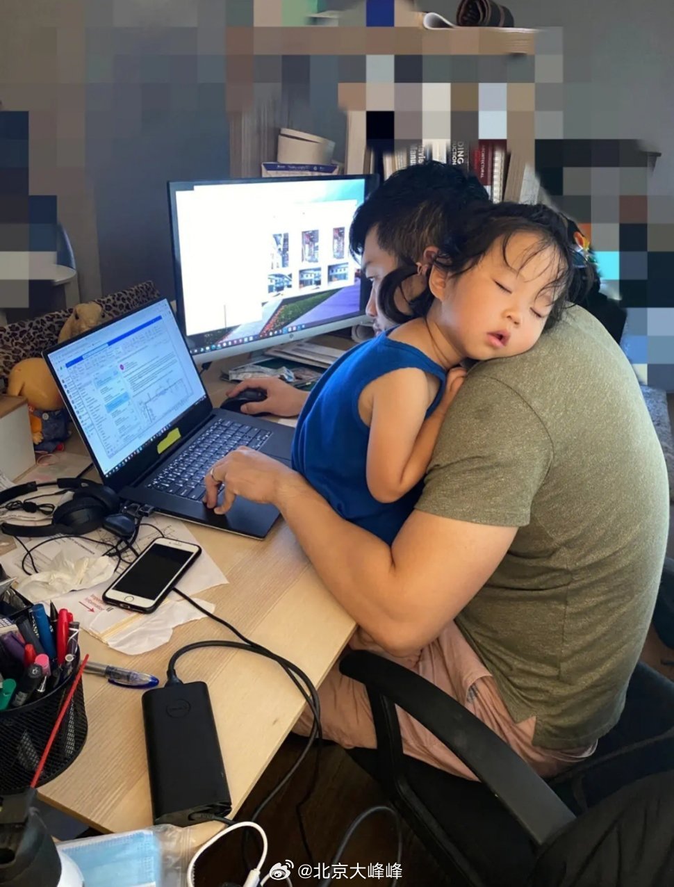 Snowstorms and School Closures: Post-90s Parents Struggle to Balance Work and Childcare