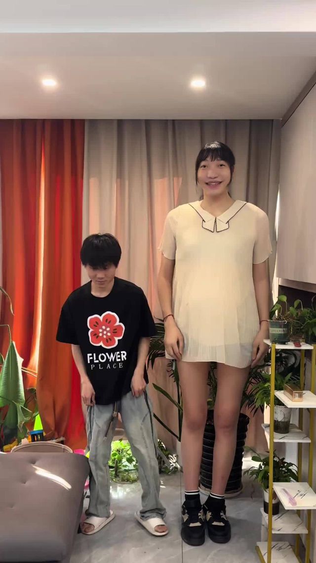 Xiaoyue, the 2.2-Metre Influencer Known for Her Height Gap With Her Boyfriend, Dies at 26