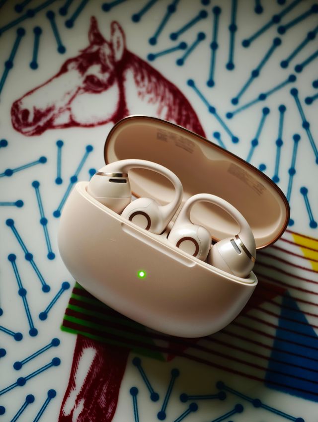 Why China Has Fallen for Clip-On Earphones