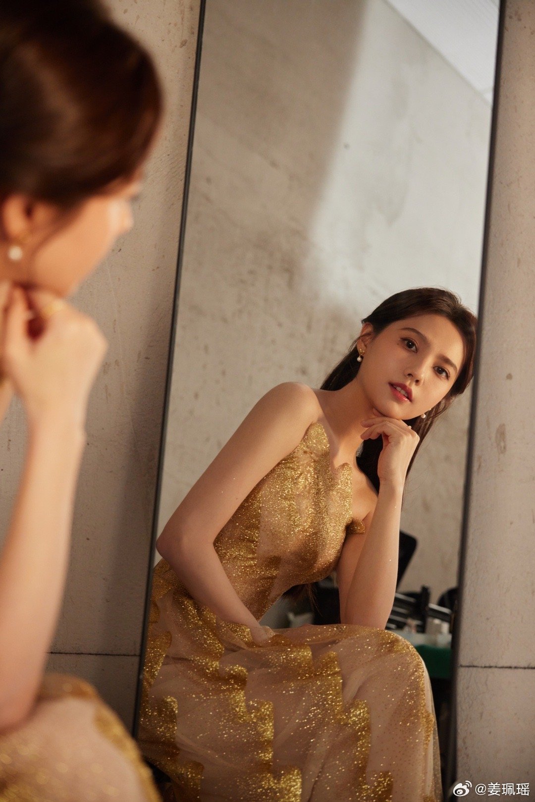 Jiang Peiyao shines on Social Media with Impressive Performances and Captivating Beauty